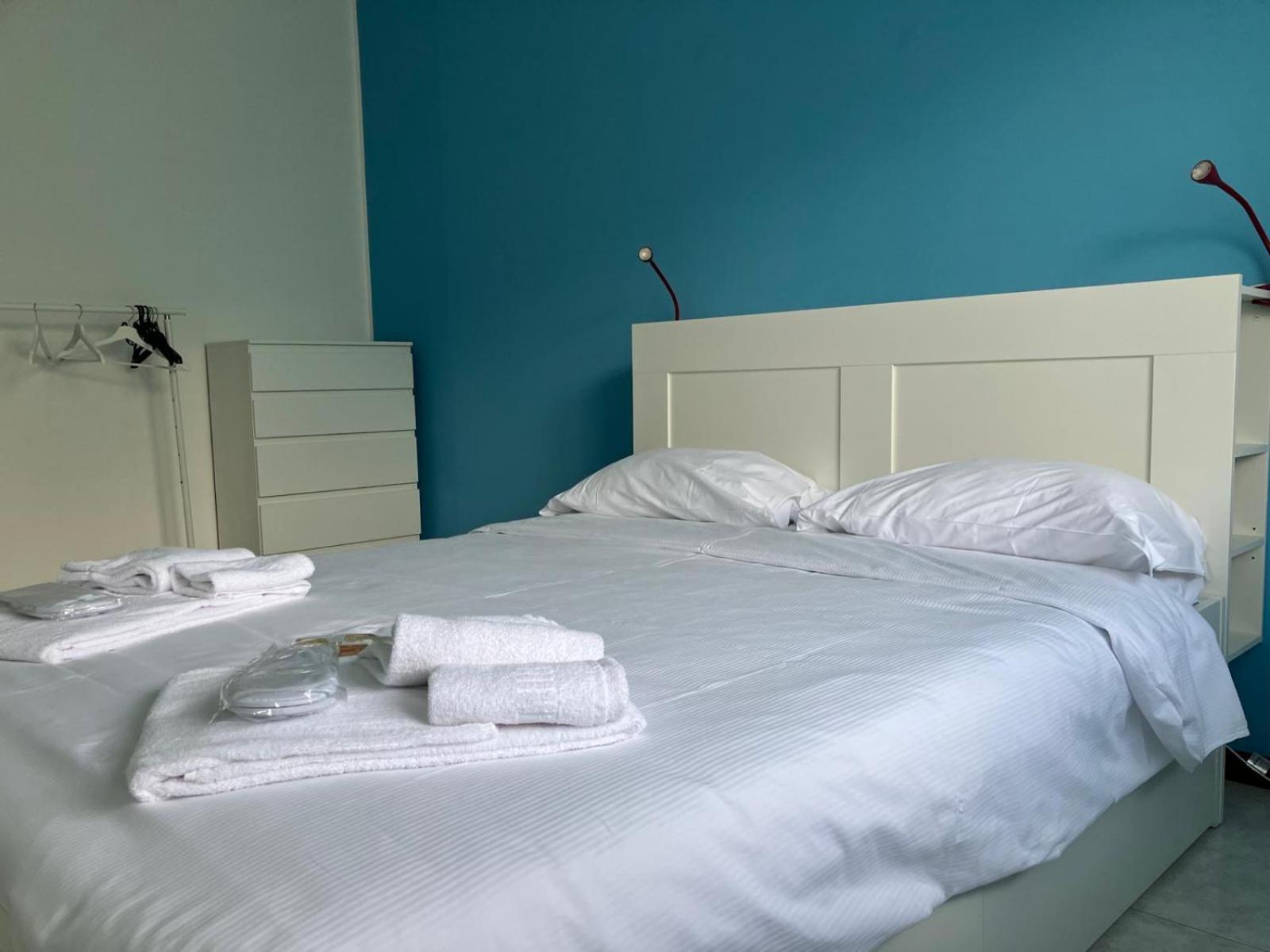Happy Guest Apartments - Lake View And Pool Riva di Solto Exterior photo